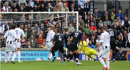 Ellis squeezes in second goal Ellis squeezes in second goal