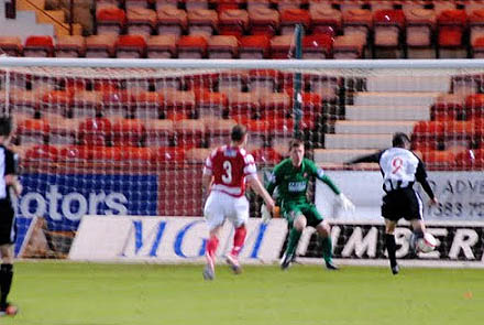Craig Dargo scores 2-0 Craig Dargo scores 2-0