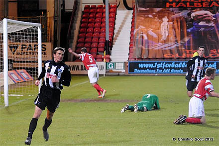 Craig Dargo celebrates his second, Dunfermline`s third v Hamilton Craig Dargo celebrates his second, Dunfermline`s third v Hamilton