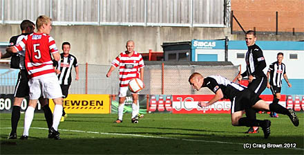 Ryan Thomson heads home Ryan Thomson heads home