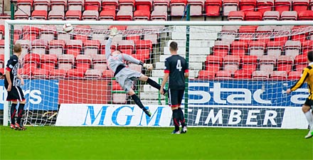 Liam Buchanans shot sails into Pars net Liam Buchanans shot sails into Pars net