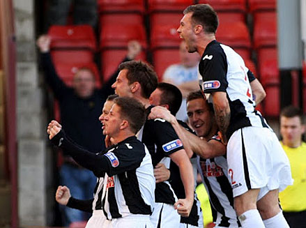 Pars celebrate third goal v Raith Rovers Pars celebrate third goal v Raith Rovers
