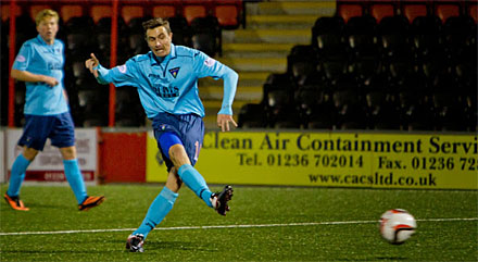Craig Dargo scores his third Pars goal Craig Dargo scores his third Pars goal