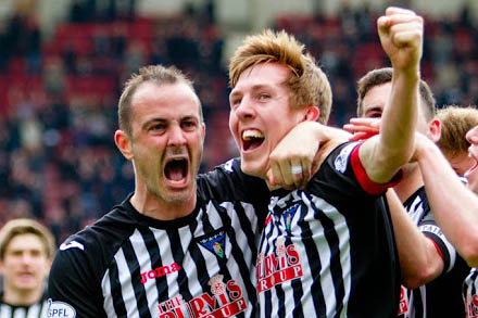 Lewis Martin scores v Rangers Lewis Martin scores v Rangers