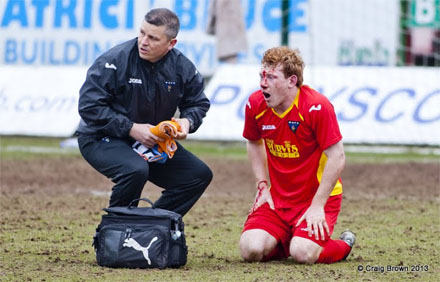 Jack Bruce suffers a broken nose Jack Bruce suffers a broken nose