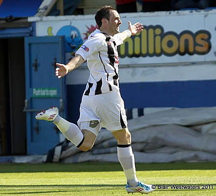 Davie Graham celebrates his goal at Cappielow Davie Graham celebrates his goal at Cappielow