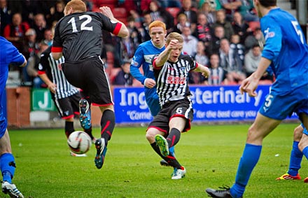 Andy Geggan scores 2-1 Andy Geggan scores 2-1