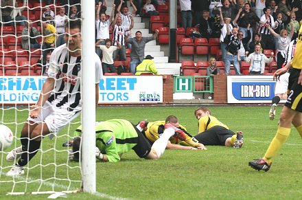 Goal: Dunfermline 1 Livingston 1 Goal: Dunfermline 1 Livingston 1