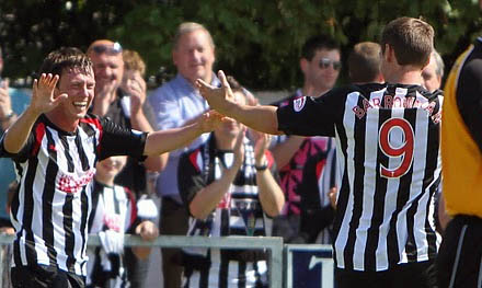 Andy Barrowman heasds the Pars ahead Andy Barrowman heasds the Pars ahead