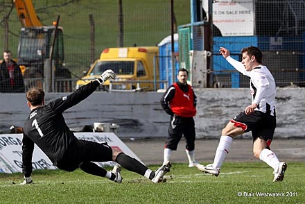 Liam Buchanan scores for Dunfermline Liam Buchanan scores for Dunfermline