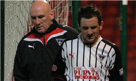 David Graham leaves the field with hamstring injury David Graham leaves the field with hamstring injury