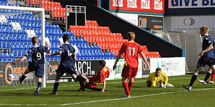 Scott Gray scores in 8 minutes Scott Gray scores in 8 minutes